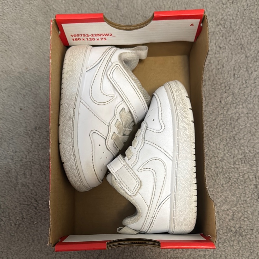 Nike White Sneakers Classic Design